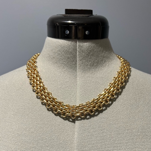 Fashion Jewelry Gold Tone Jewelry Lot Necklaces Bracelets Earrings Brooches Set - Picture 11 of 13